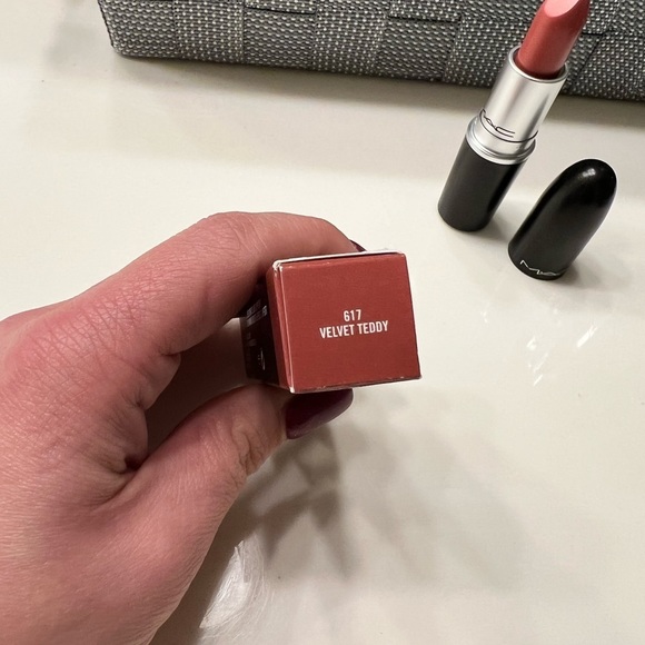 Mac Cosmetics Matte Lipstick Velvet Teddy New in box - Picture 5 of 5